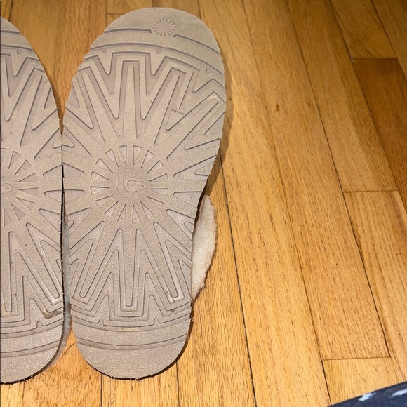 UGG Disquette Women’s Tan and Cream Sheepskin Slippers - Picture 8 of 9